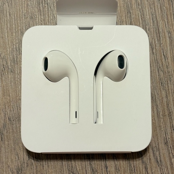 Apple Earpods lightning connector - Picture 1 of 4